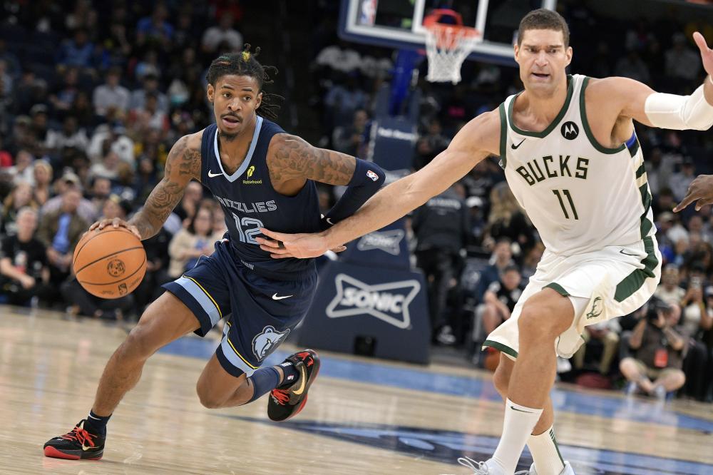 如今她依然 如今她依然