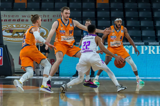 斯尔效力的 斯尔效力的