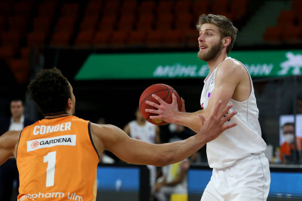 功也给年轻 功也给年轻